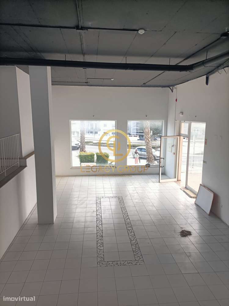 Oportunidade de loja à venda na Rua Professora Maria José Correia,... - Grande imagem: 4/15