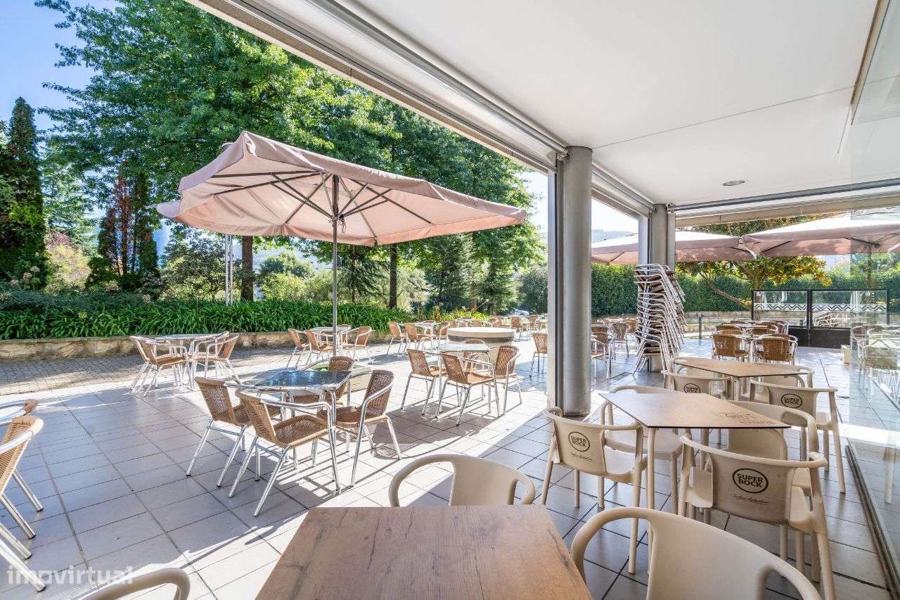 Café com Esplanada e Classificação de 4.6 no Google Reviews - Grande imagem: 5/26