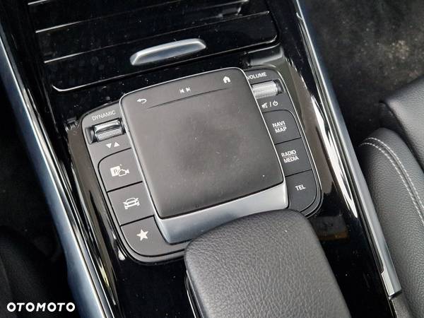 Mercedes-Benz GLB 250 4-Matic Progressive 8G-DCT - 15