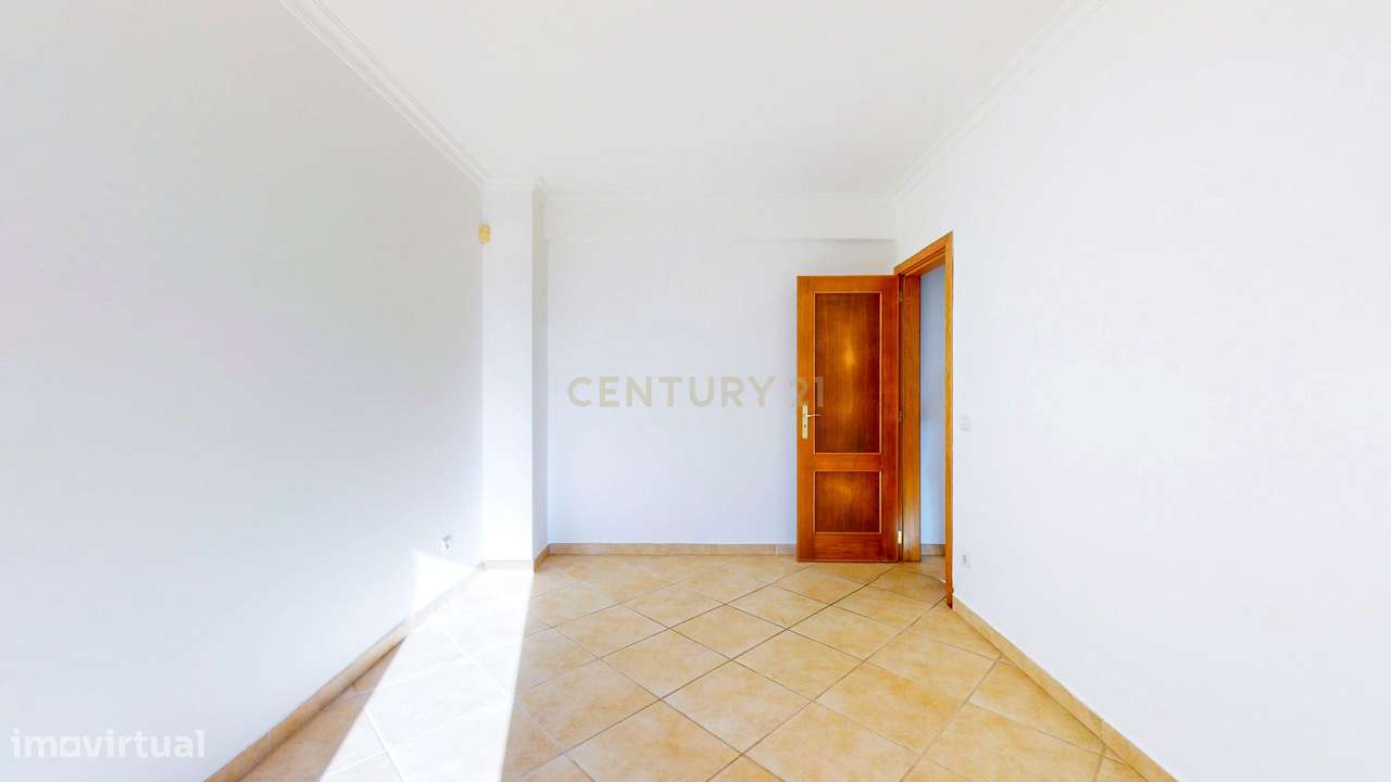 Moradia T4 em Alverca, com Jardim e Garagem-7