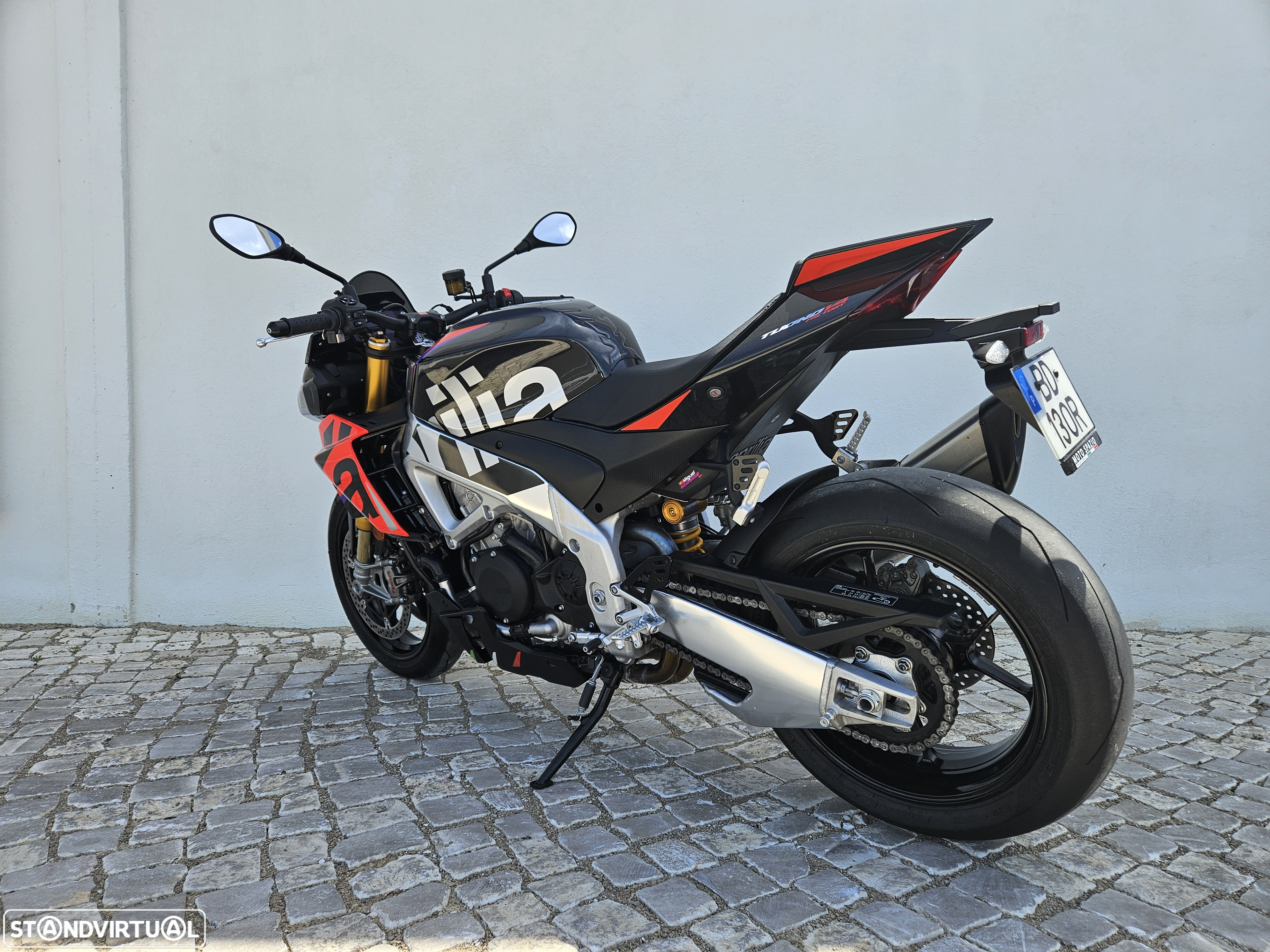 Aprilia Tuono V4 Factory 1100 - 8