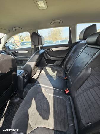 Volkswagen Passat Variant 2.0 TDI Highline Aut - 13