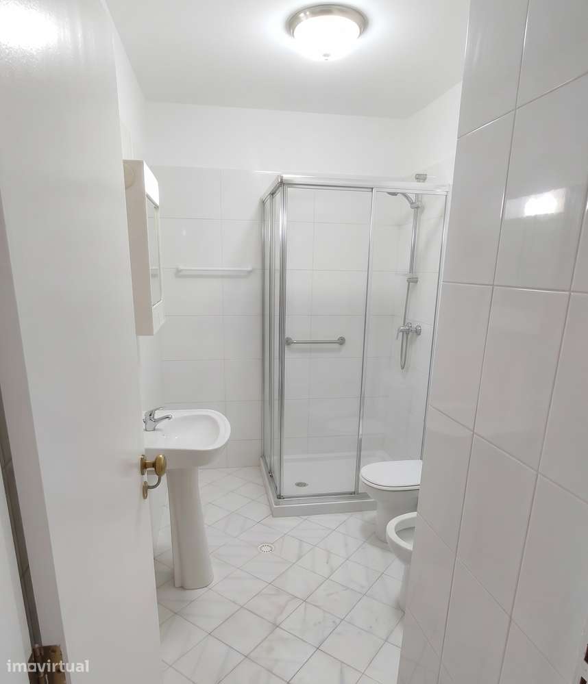 Apartamento T2 com Arrecadação em Faro-16