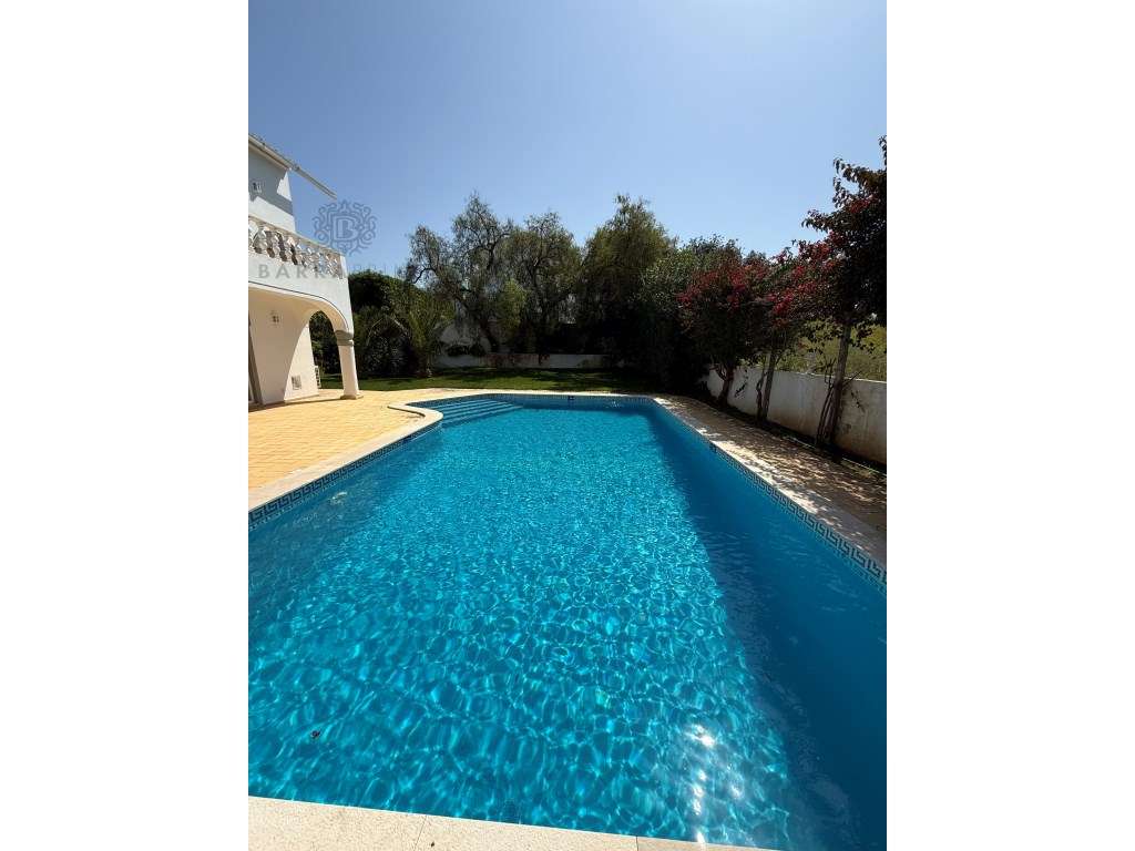 Moradia com 5 Quartos, Jardim e Piscina Privativa em Boliqueime - Grande imagem: 2/8