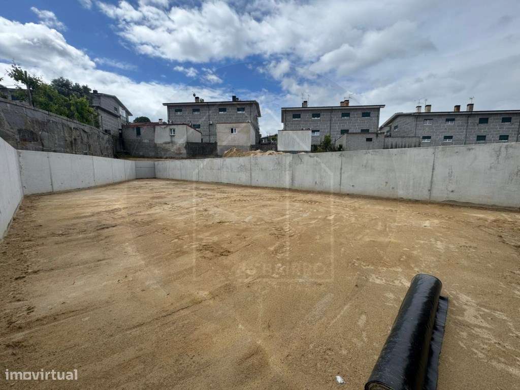 Moradia T3 Térrea de Arquitetura Contemporânea com Jardim Privativo...-18