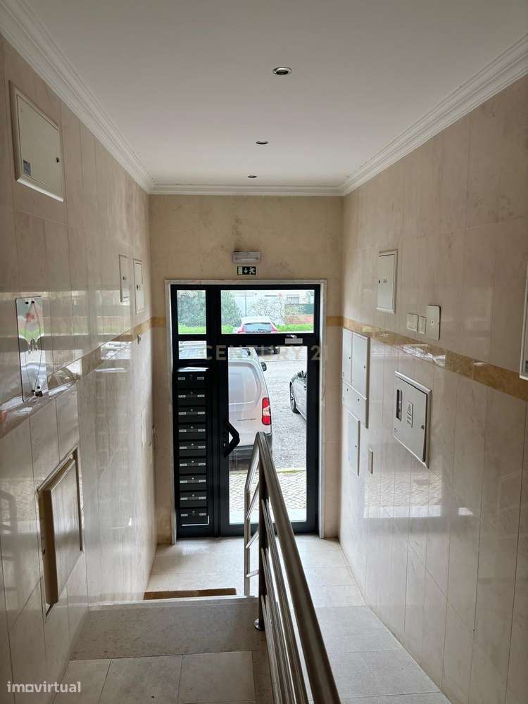 Apartamento Luxuoso com Vista Panorâmica em Montijo-22