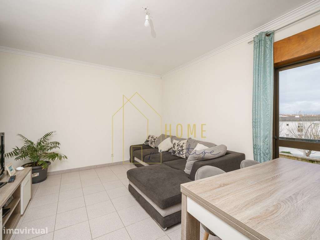 Oportunidade de Investimento | T2 Remodelado no Centro da Moita - Grande imagem: 3/21