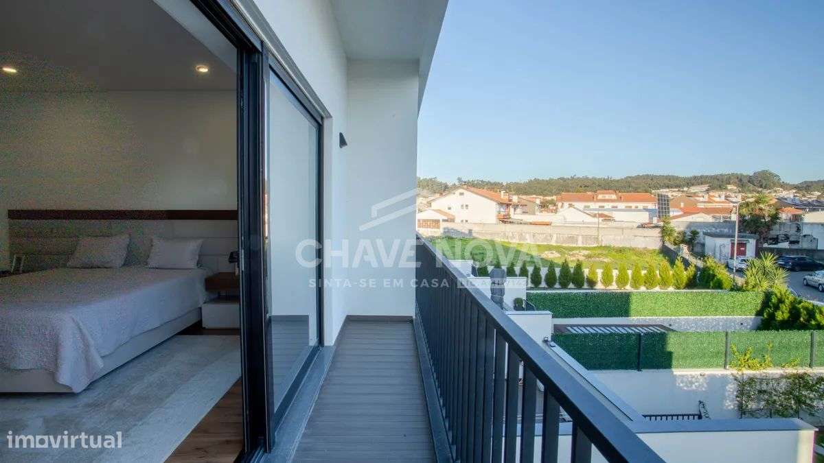 Moradia T3+1 em Canelas-Ref.MAD/02205/MH-30