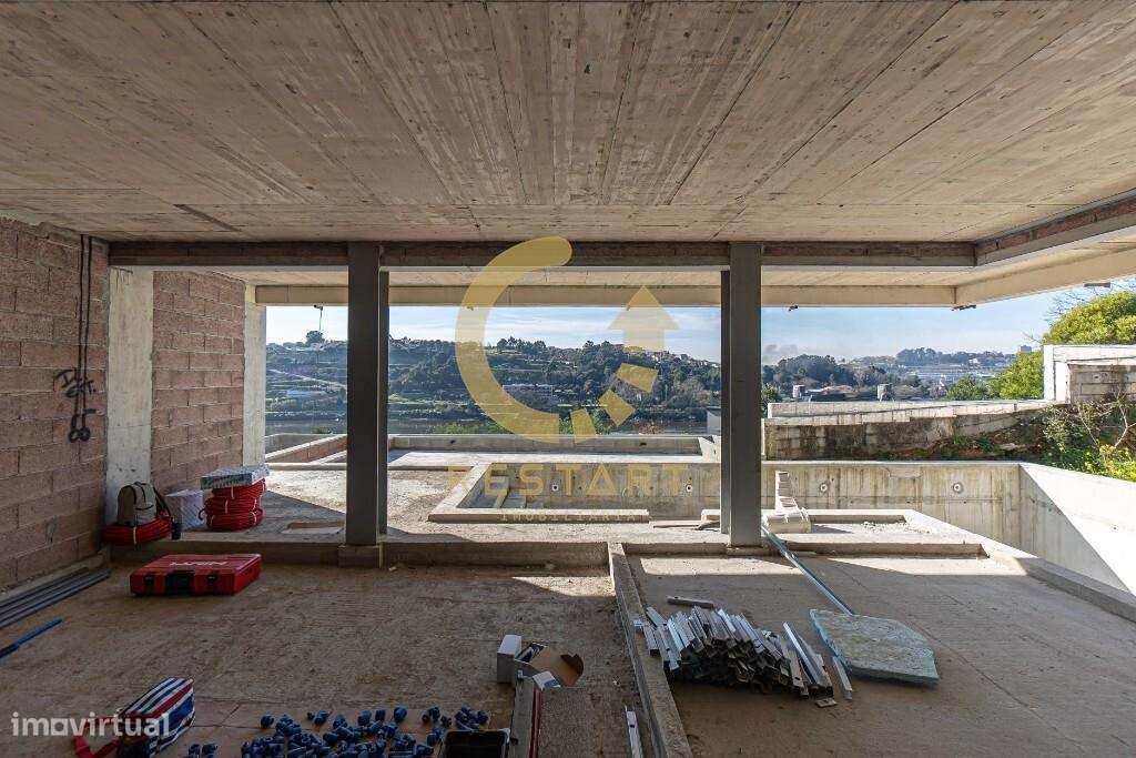 Moradia T4 de Luxo com Vistas Deslumbrantes sobre o Rio Douro-9