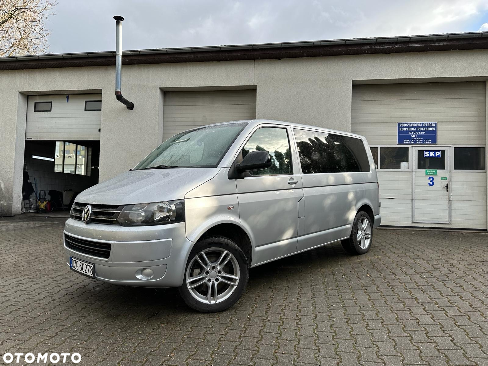 Volkswagen Caravelle - 9