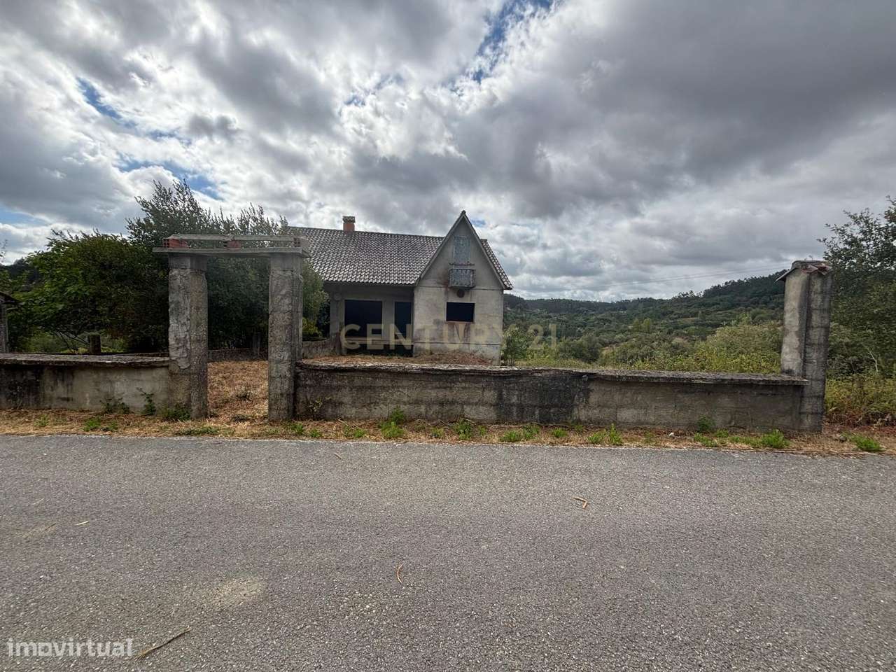 Terreno com moradia T-2 inacabada, em Murzeleira, Pombal  - Ao abrigo - Grande imagem: 5/22