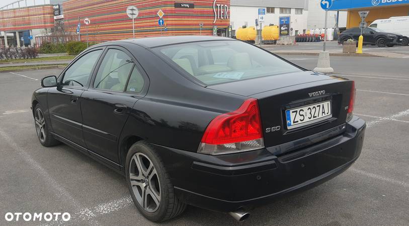 Volvo S60 2.4D5 Momentum - 3