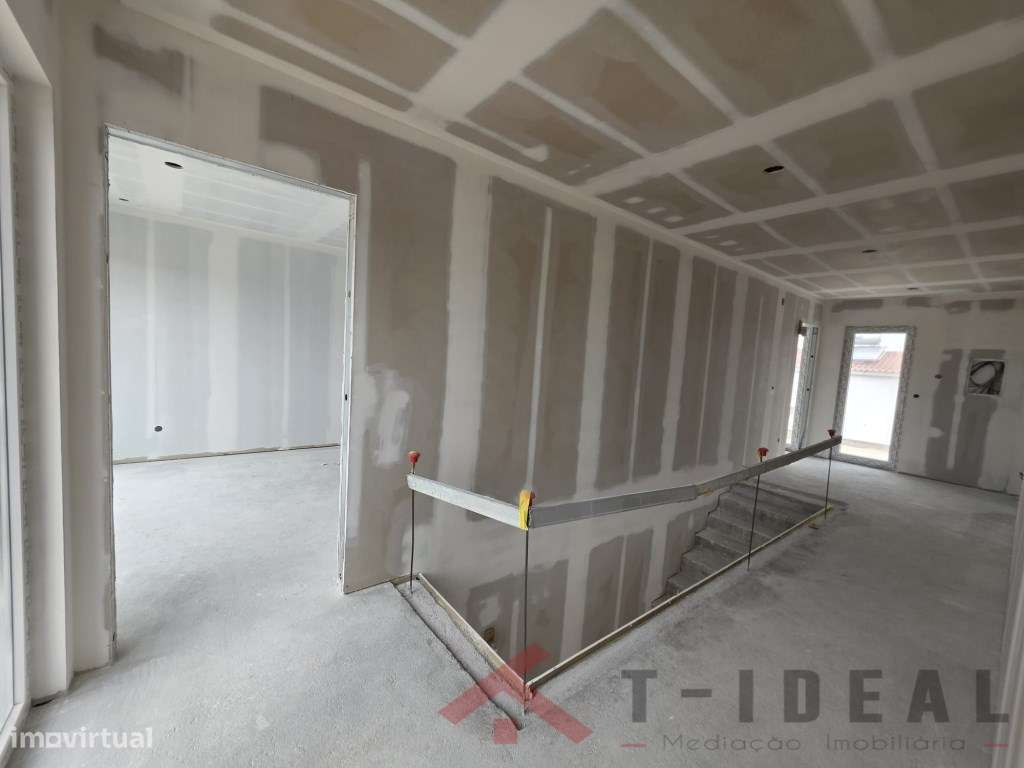 Moradia T4 Moderna na Lourinhã-17