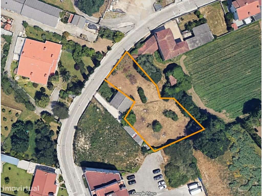 Terreno Exclusivo no Centro do Castêlo da Maia - 1470m²-0