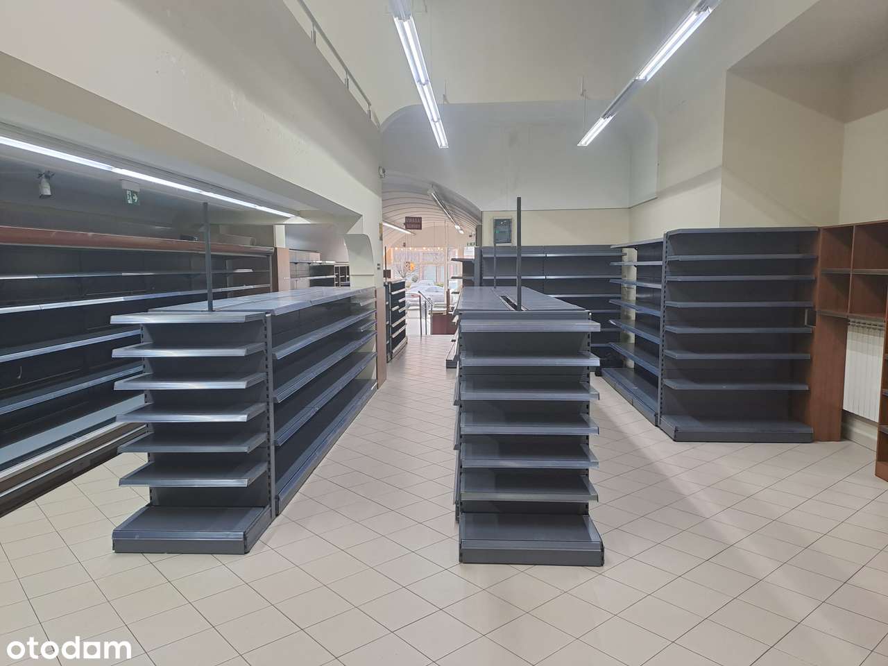 Na wynajem lokal handlowy na rynku w Krotoszynie o pow. 456,39 m² - Pełny obrazek: 2/7