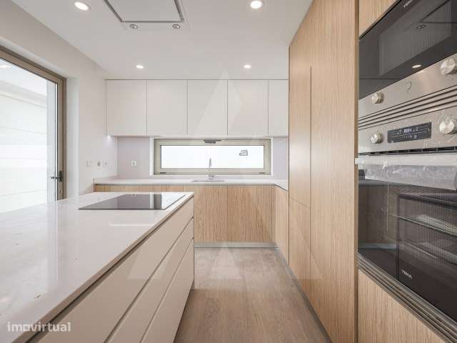 Moradia T4 + 1 de arquitetura moderna a 7 minutos do centro de Aveiro-10