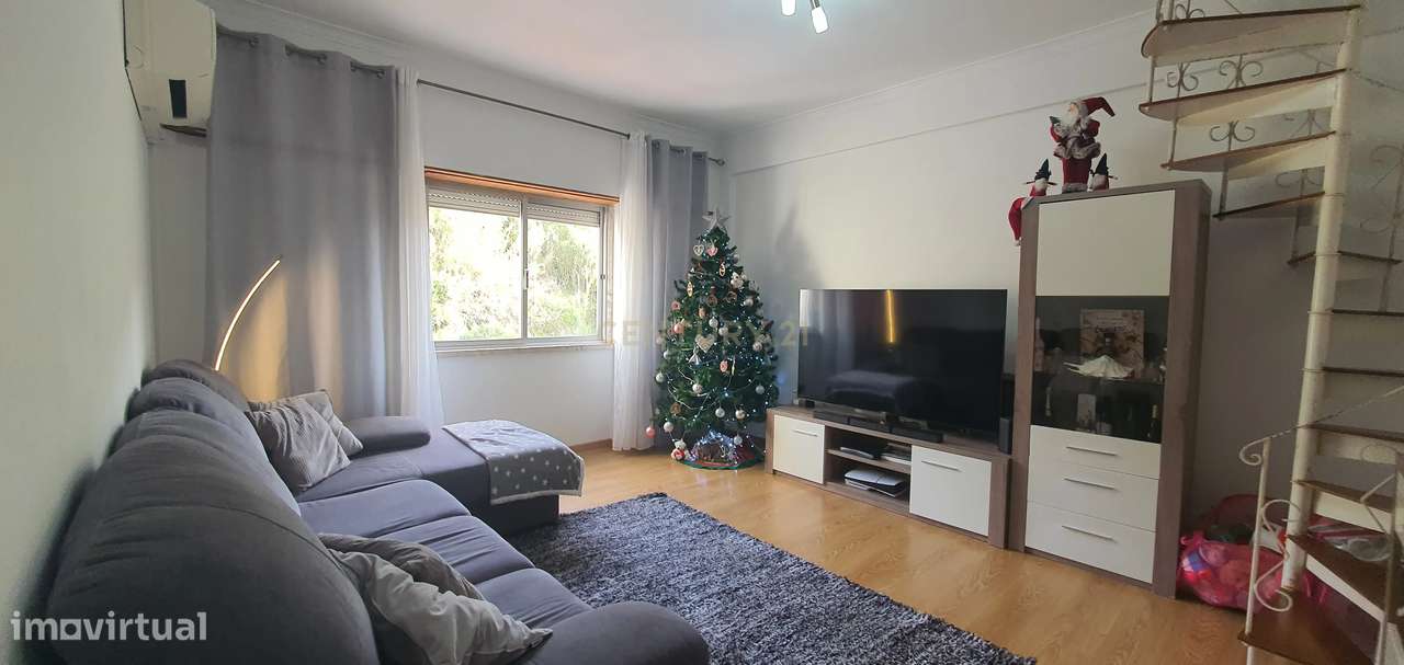 Apartamento T2+1 com parqueamento e Vista desafogada em Odivelas, Lisb-9