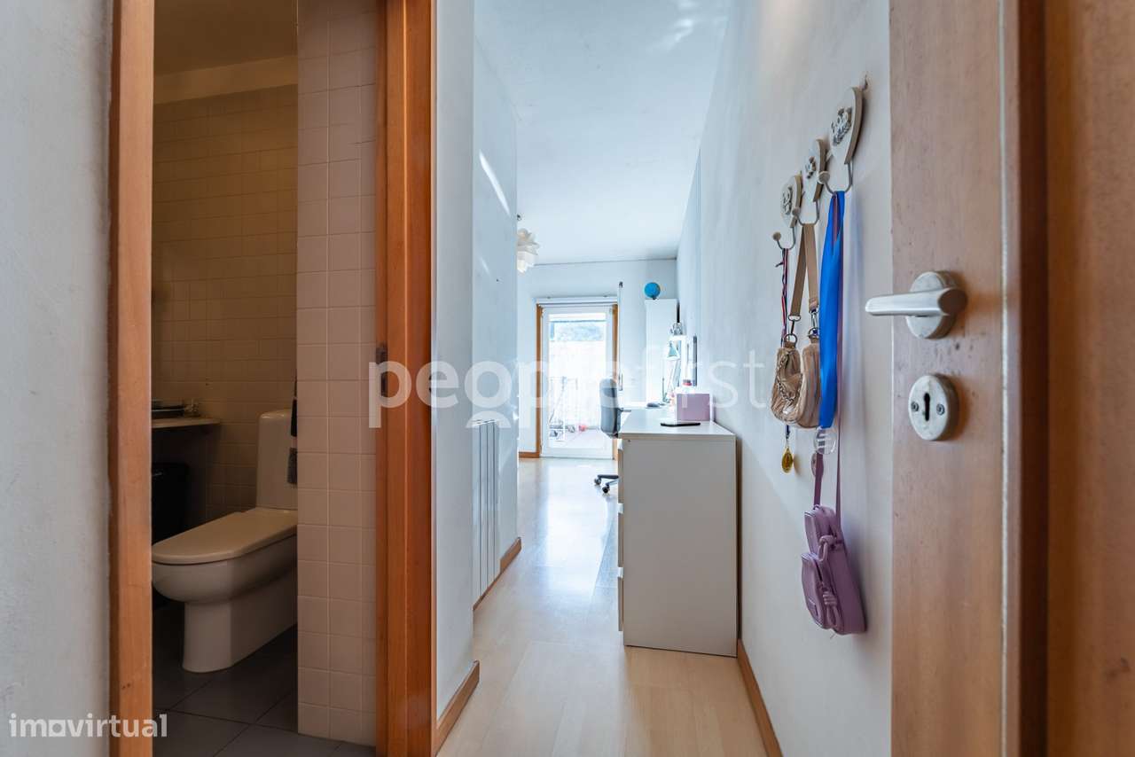 T2 com Terraço Privativo, Garagem e Arrumos-14