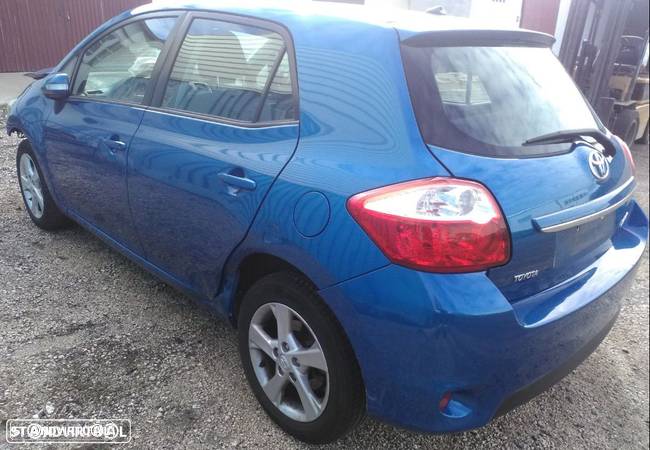 Toyota Auris 1.4 D4D de 2010 para peças - 4