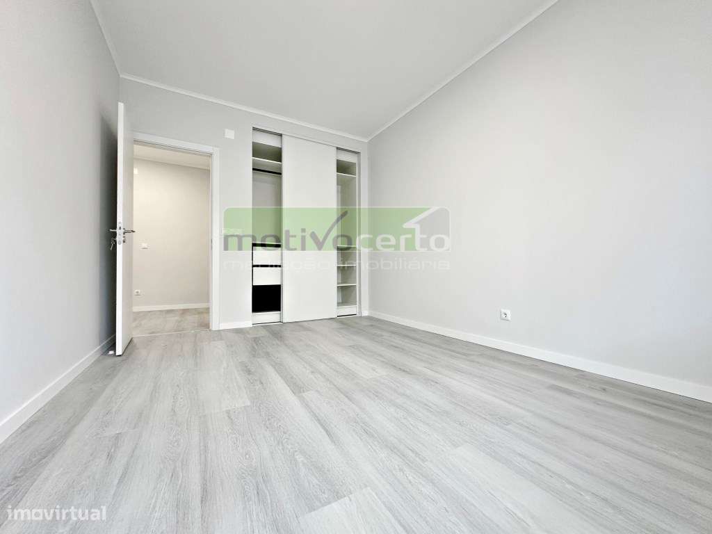 T2 Totalmente Remodelado com 2 WC na Figueirinha, Oeiras. Pronto Ha...-9