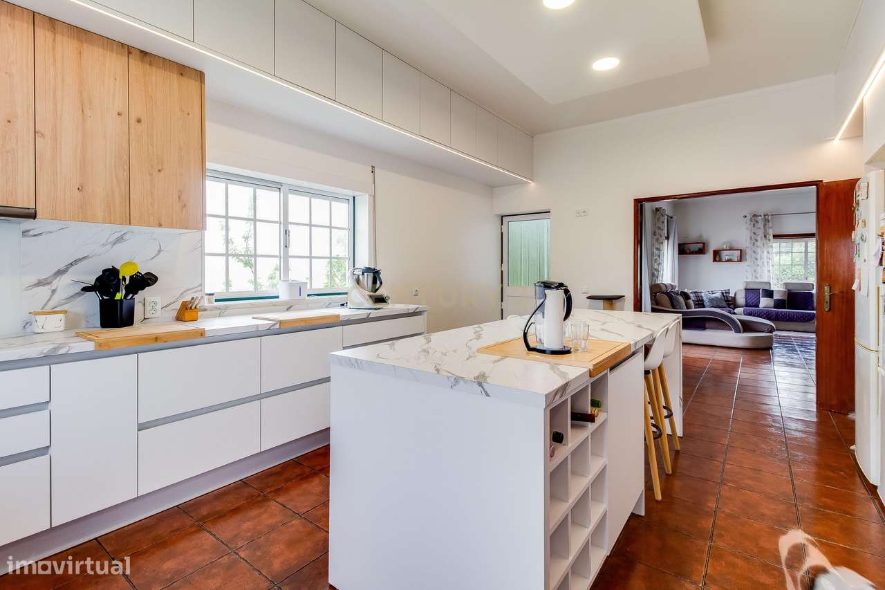 Prédio com 2 apartamentos+garagem+terreno-47