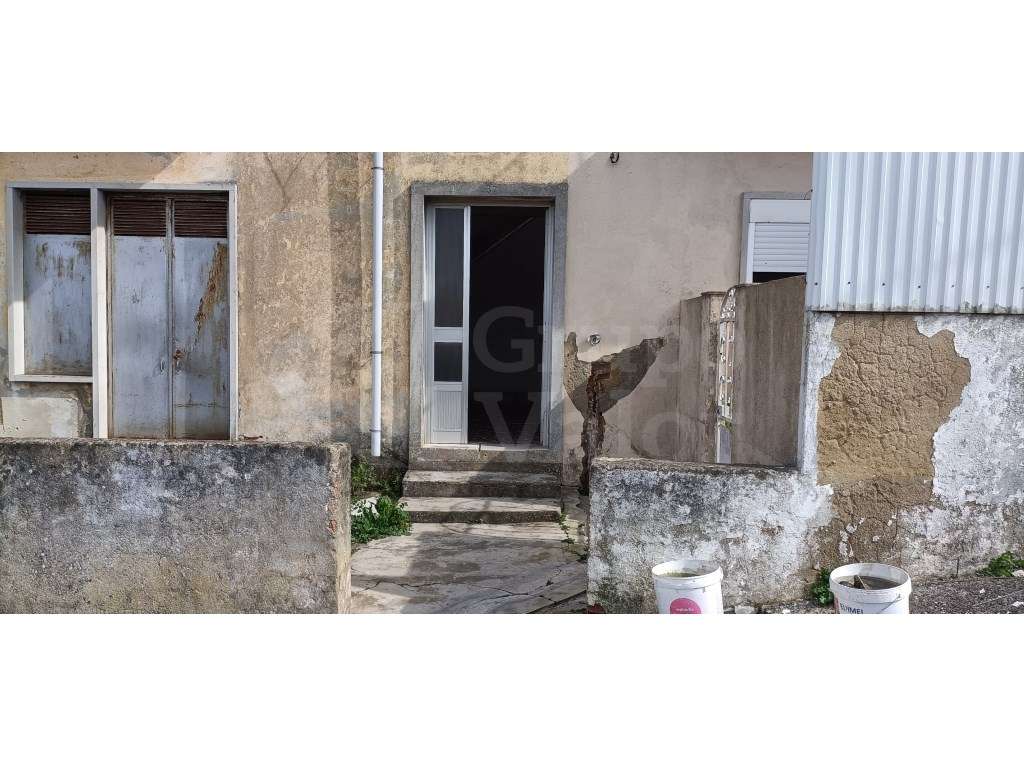 Prédio com potencial de investimento com r/c e 2 pisos para remodel... - Grande imagem: 5/19