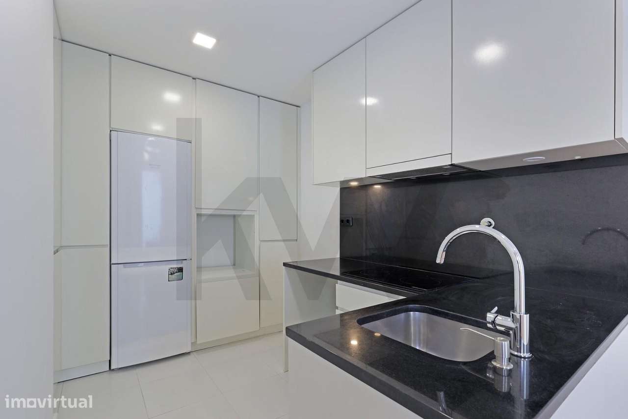 Arrendamento — T2 com 2 varandas na Vilarinha — Avenida da Boavista, P - Grande imagem: 4/23