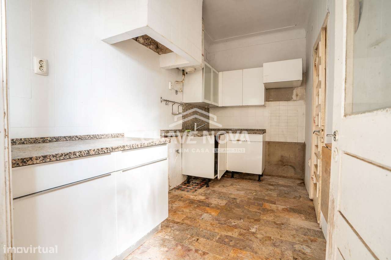 Moradia Bi-Familiar T4 + T2 com Potencial de Rendimento em Ramalde ...-22