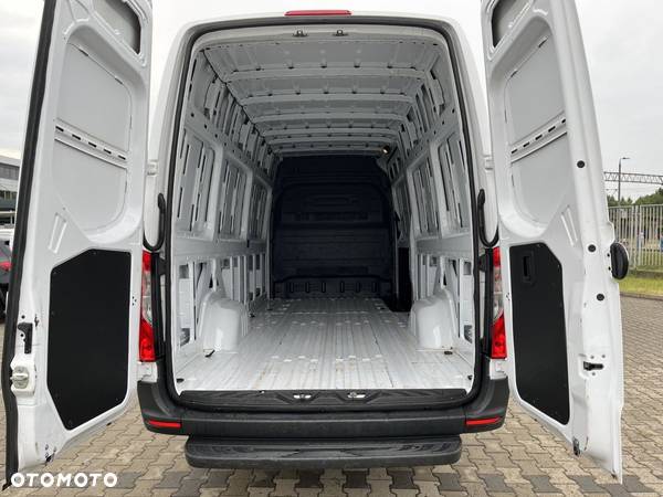 Mercedes-Benz Sprinter - 16