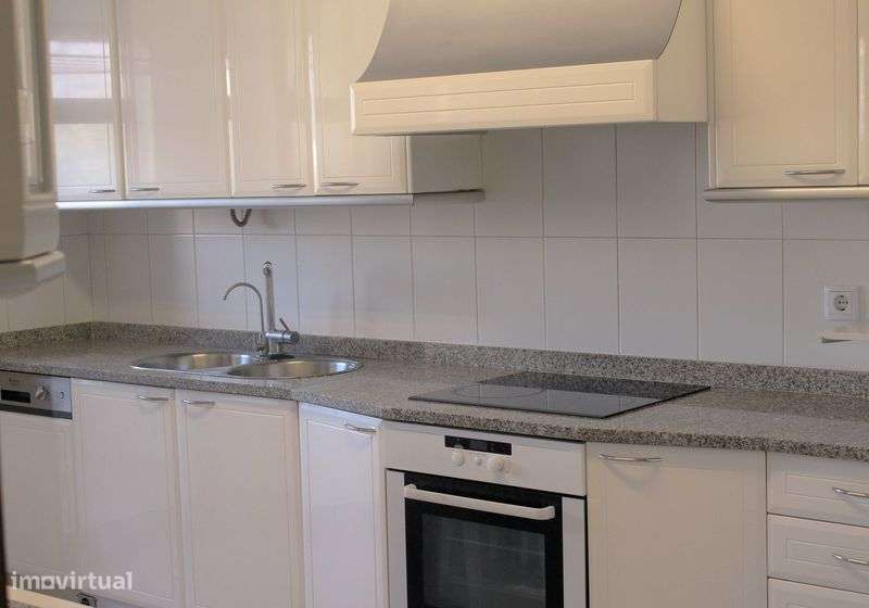 Arrenda-se T3 no centro de Famalicão em Condomínio Fechado com garagem - Grande imagem: 4/8