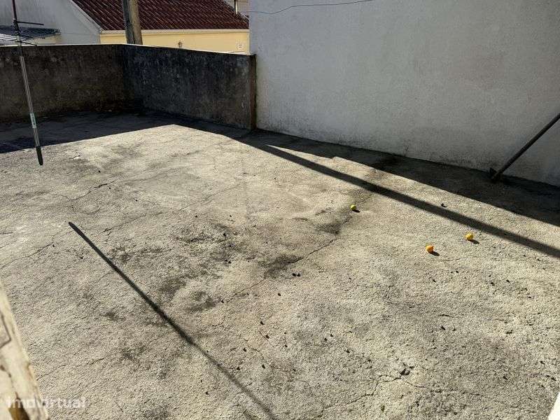 Moradia 4 Frentes à Estrada D. Miguel - Grande imagem: 4/9