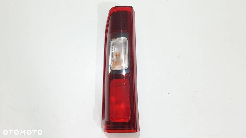 LAMPA LEWA TYŁ TRAFIC 3 VIVARO B TALENTO 26555673R - 1