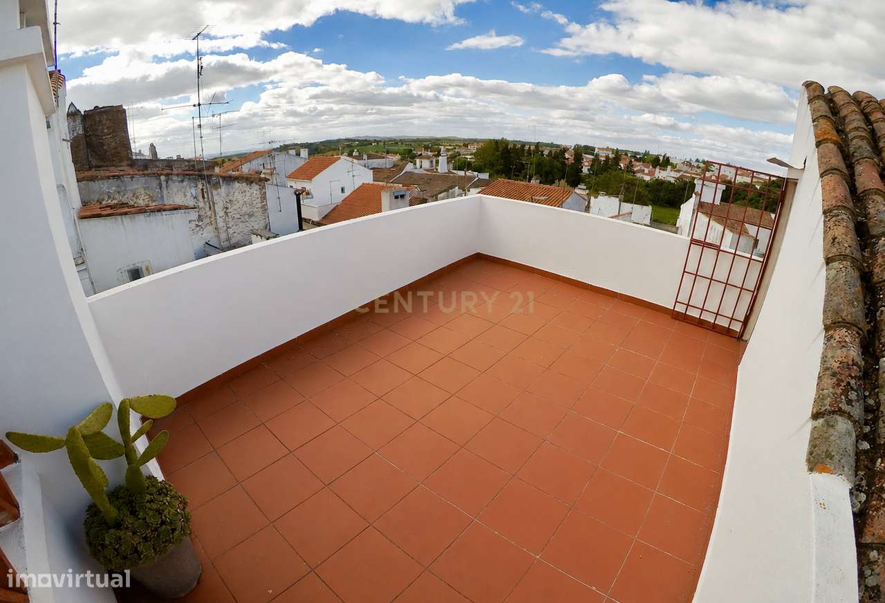 Moradia T3 Totalmente Reabilitada com Terraço Panorâmico de 360º sobre-14