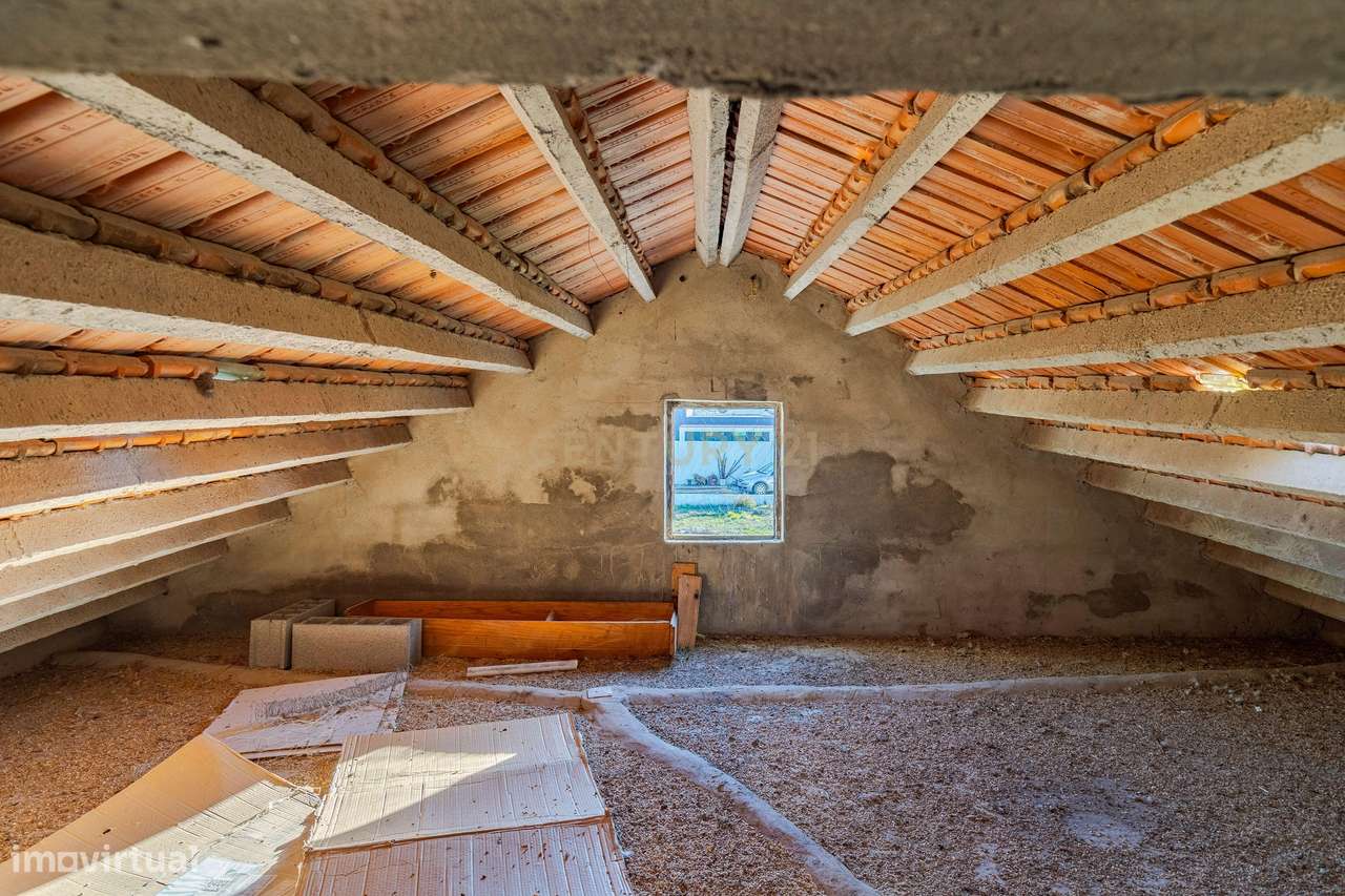 Oportunidade Rara em Setúbal. Moradia isolada com quase 7.000m2 e Proj-18