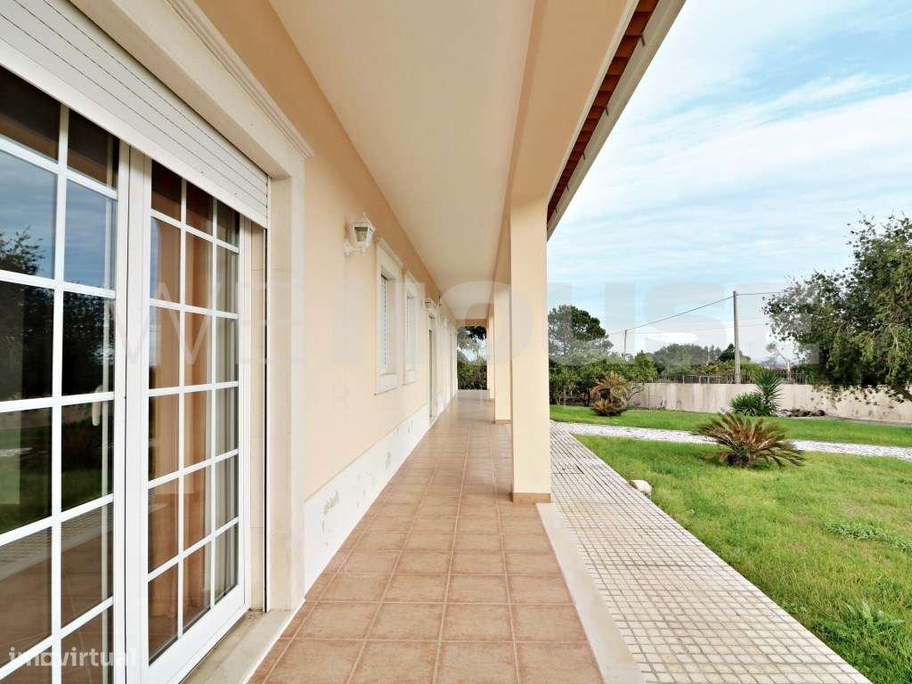 Moradia T4 com 280 m2, inserida em terreno com 2500 m2 em Palmela-27