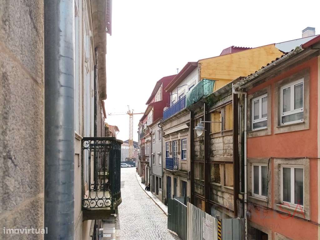 Apartamento T0+1 novo com varanda, equipado e mobilado, no centro h... - Grande imagem: 5/30