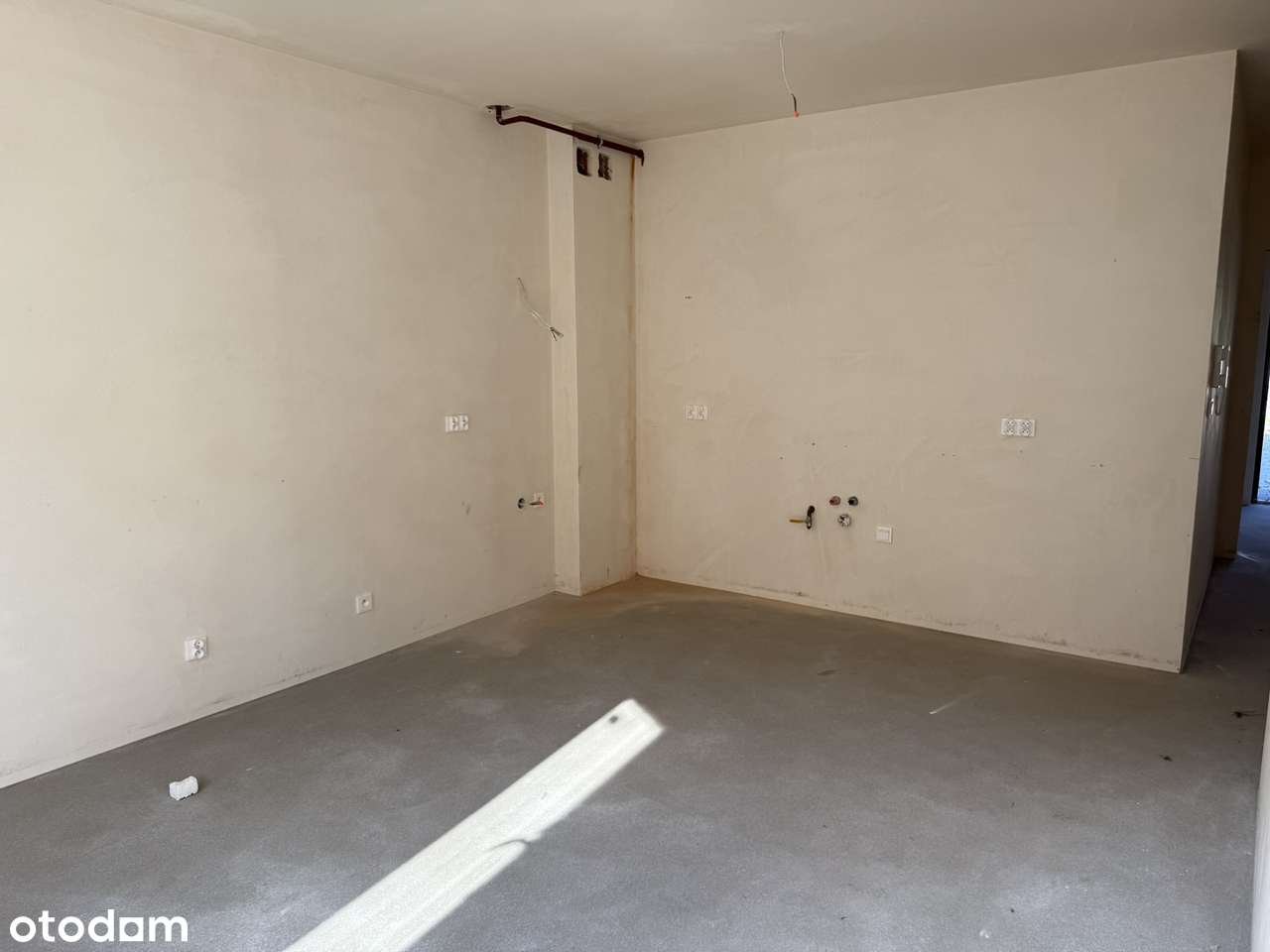 Osiedle w samym sercu Kobyłki.  Segmenty 96m2+49m2. 900m od PKP-7