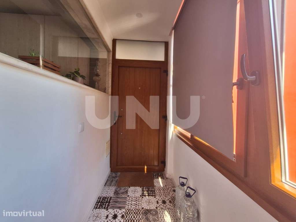 Apartamento T2 totalmente remodelado junto à Baía do Seixal - Grande imagem: 4/21