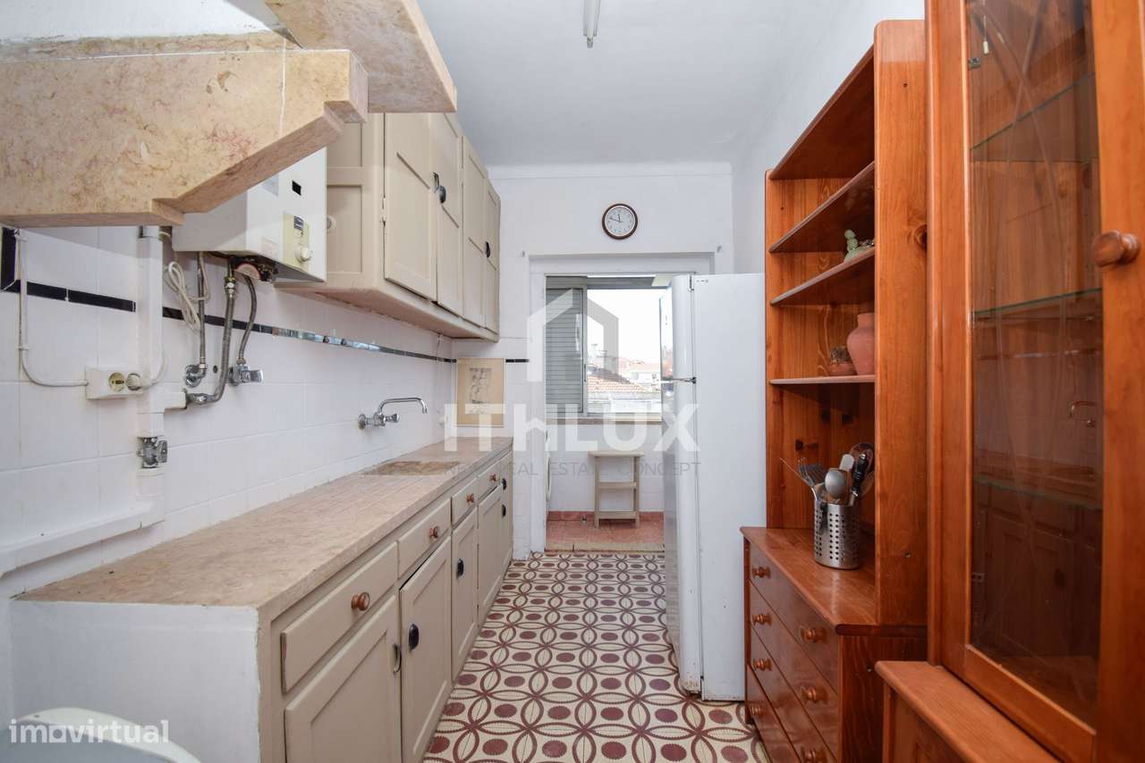 Apartamento T1 , muito central em prédio familiar-12