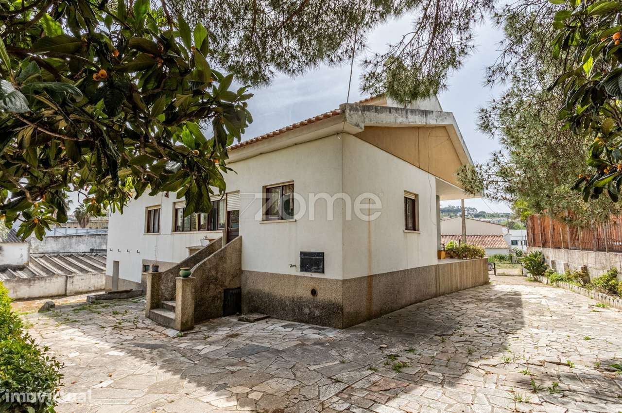 Moradia T4 em verdadeiro oásis urbano-7