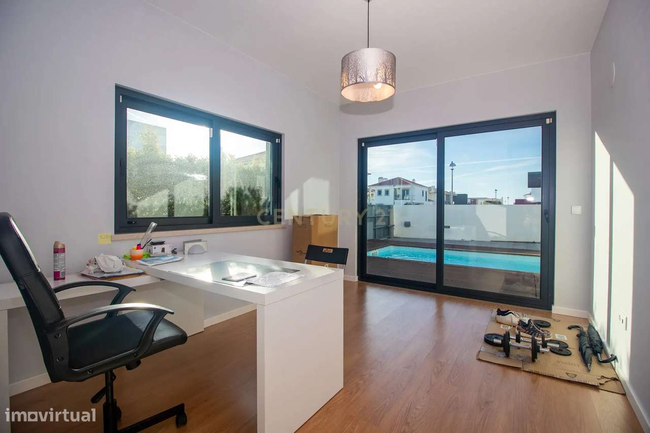 Viva o Luxo à Beira-Mar: Moradia Espetacular T5 com Piscina na Deslumb-23