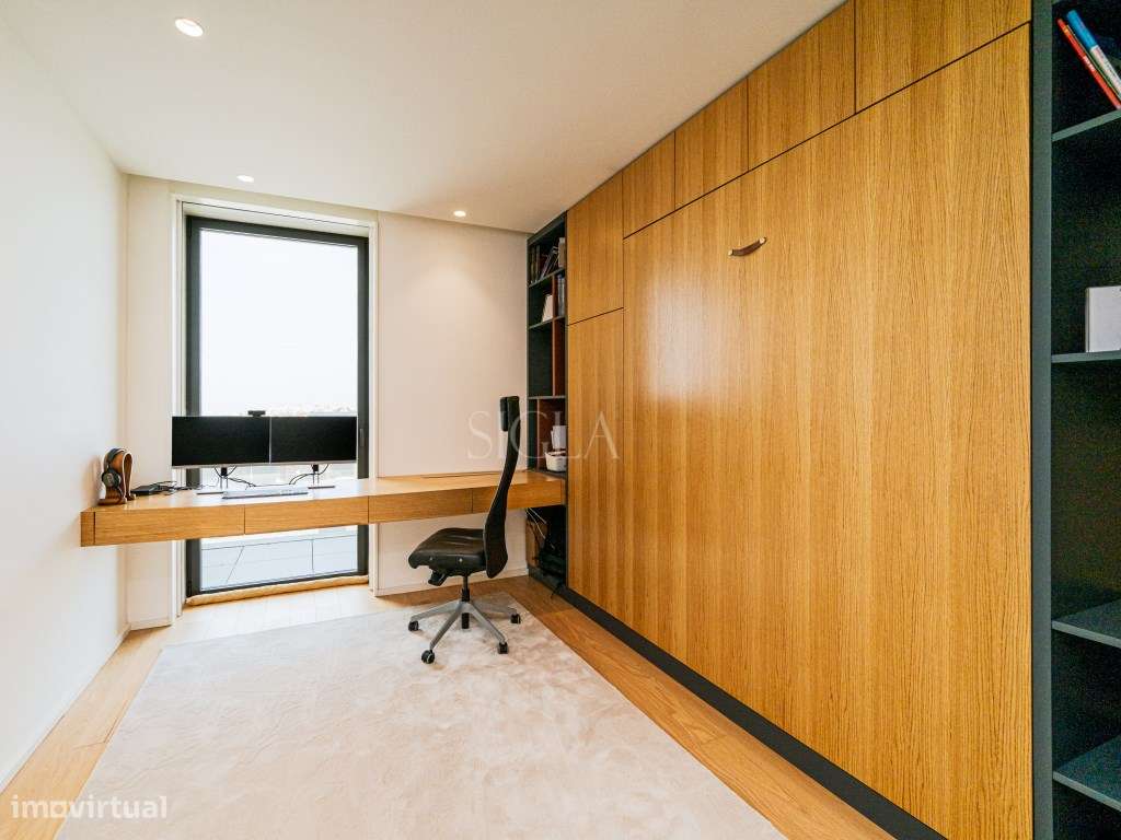 Penthouse T3 com piscina no terraço - Primeira linha de Mar-28