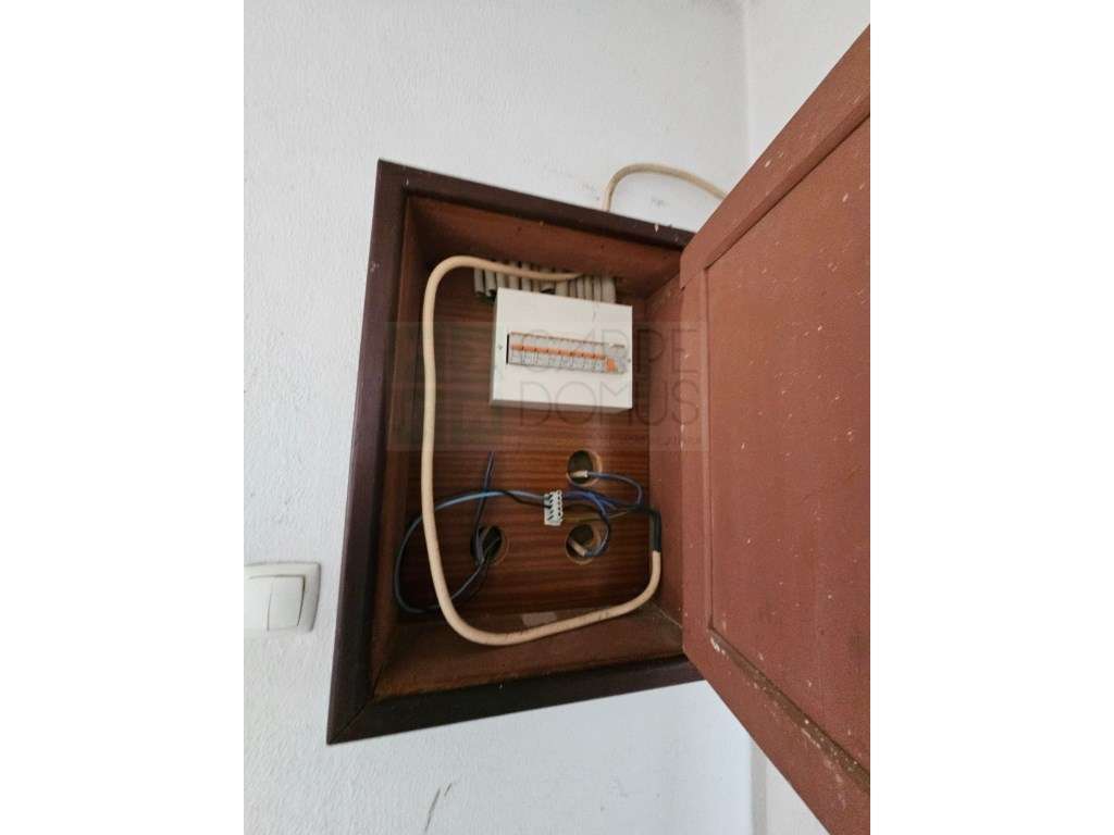 Prédio com Comércio e 2 apartamentos, em Mem Martins, Sintra-57