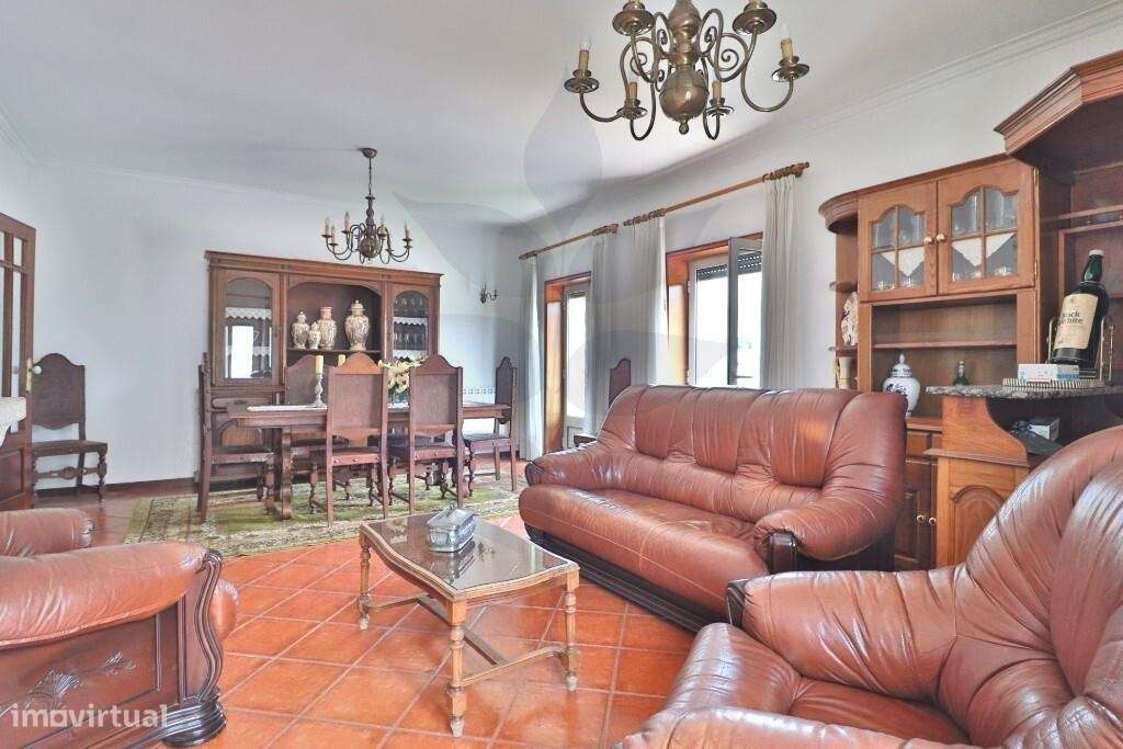 Andar Moradia T3 no Centro de Vila Verde | Mobilado e Equipado | Com G-23