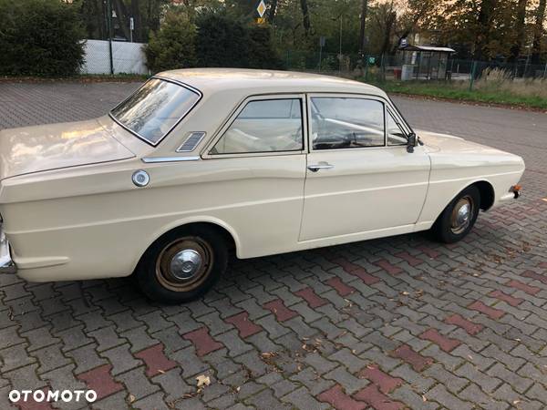 Ford Taunus - 16