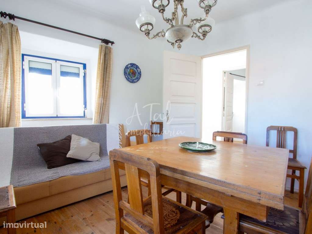 Moradia de traça antiga, composta por 2 pisos e 2 entradas independ... - Grande imagem: 4/41