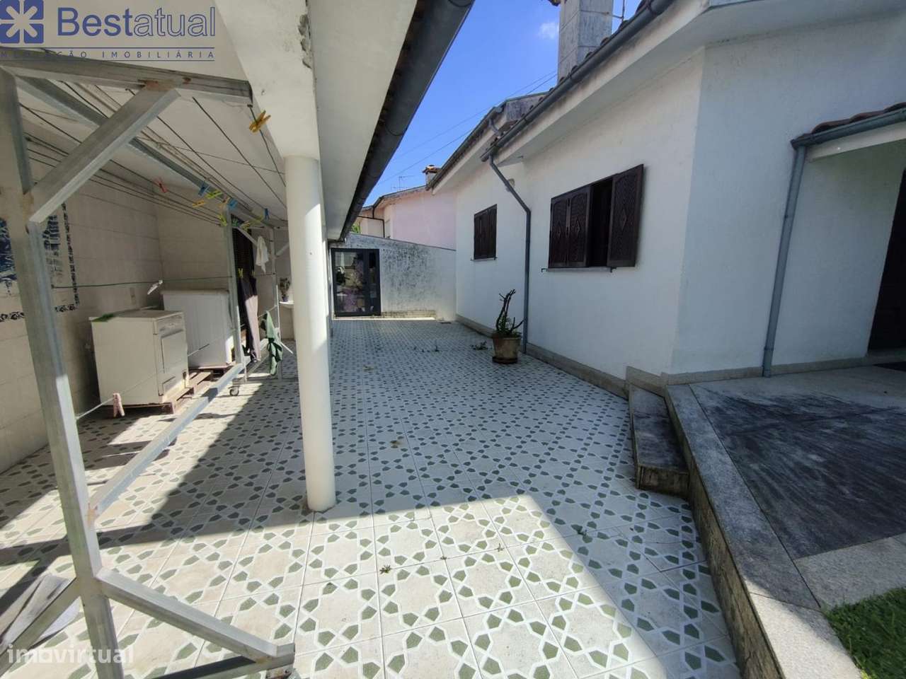 Moradia T4  C/Sótão + 1 Habitação T 3 - J/MC Donalds-8