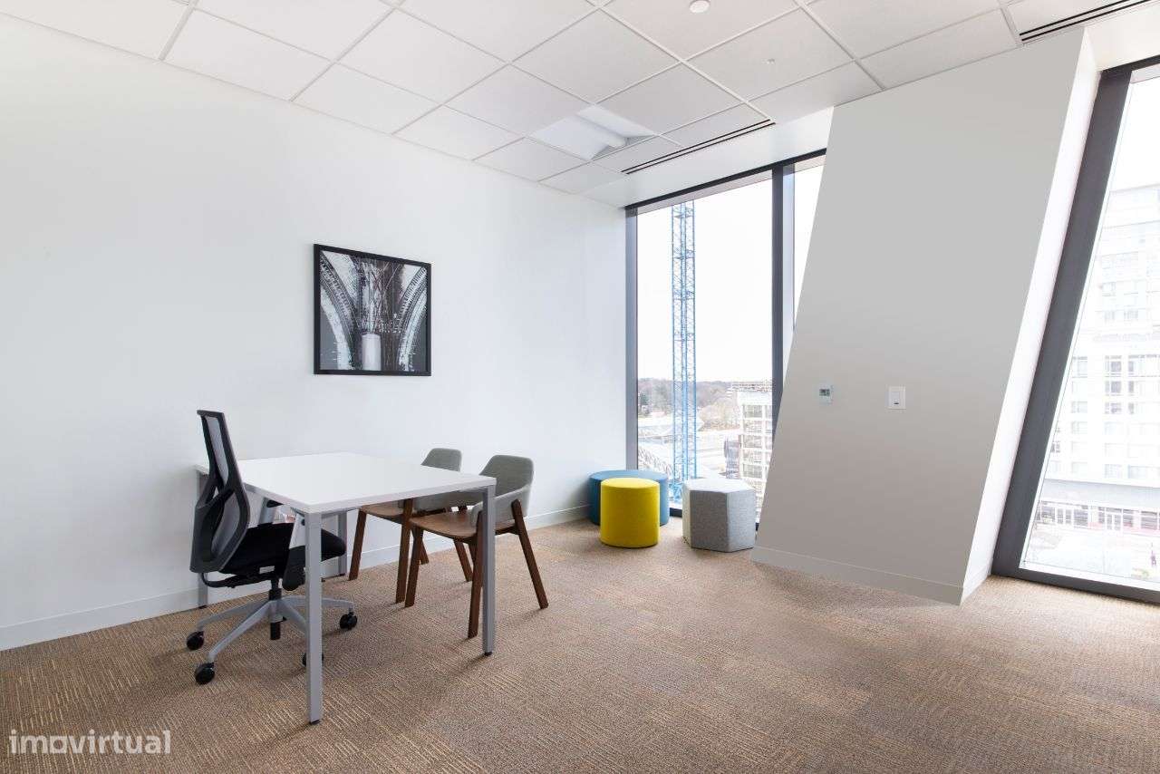 Espaço de escritório bem decorado para 3 pessoas em Spaces Oriente - Grande imagem: 3/10