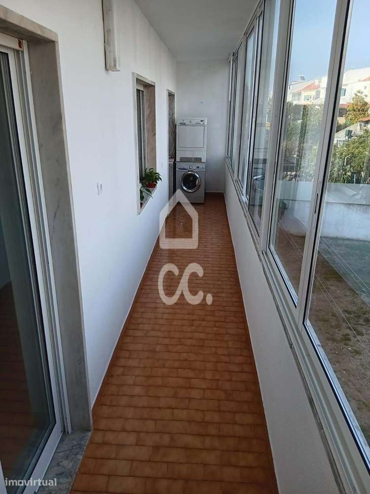 Amplo Apartamento T3, Renovado, junto ao Complexo Municipal Desportos-10