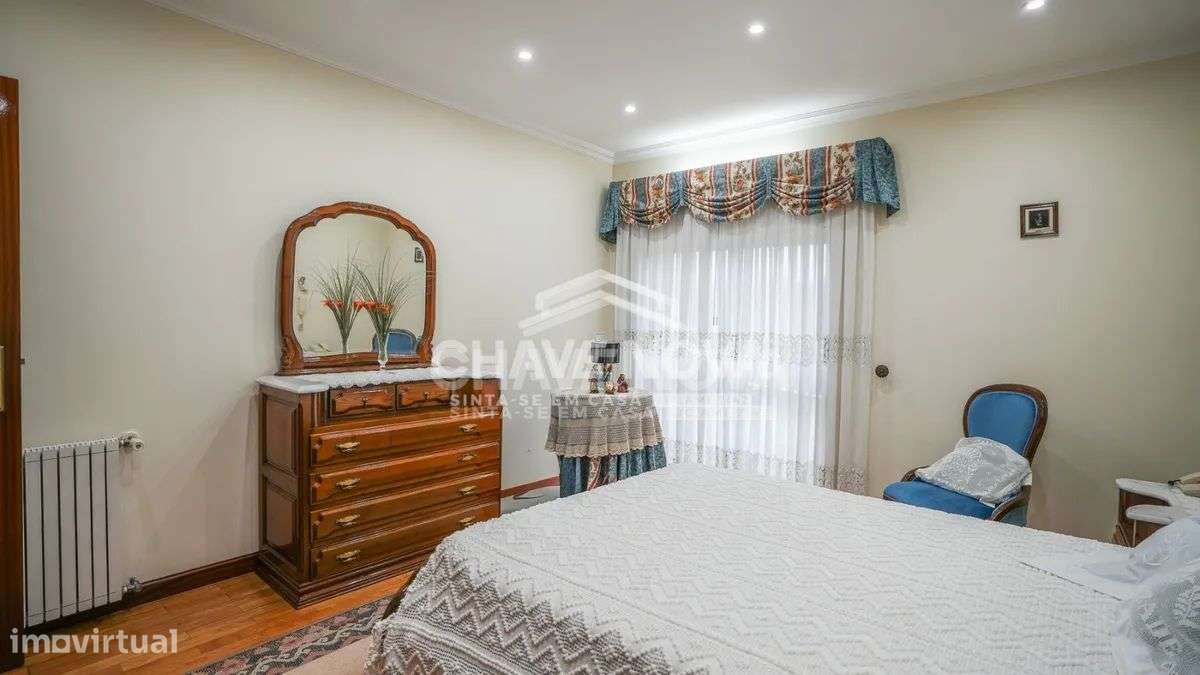 MORADIA V4 C/ PISCINA E TERRENO C/ ÁRVORES DE FRUTO-13